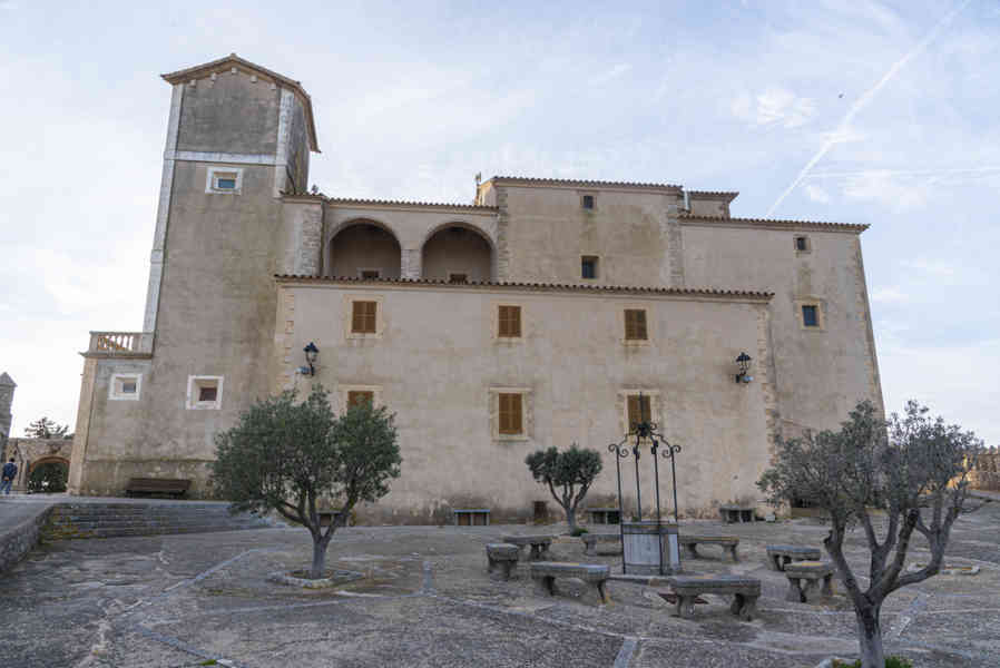 Mallorca - Artà 09 - santuario de Sant Salvador.jpg